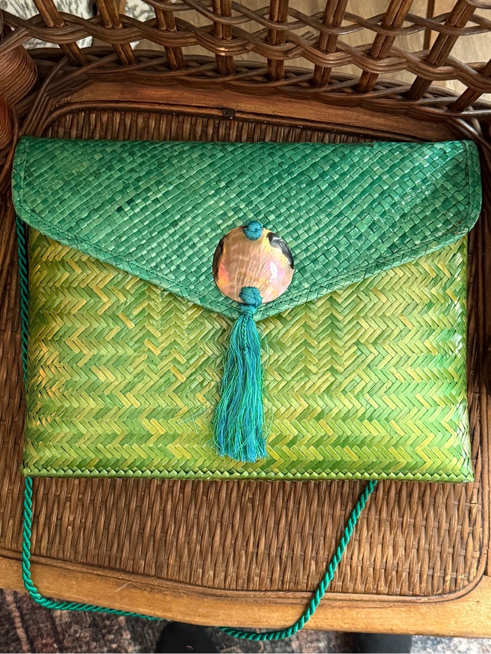 Vintage Genie Handwoven Philippines Crossbody Bag Green Shell Clutch Purse